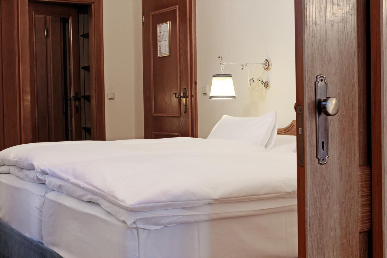 Gruener Baum Hotel Bad Gastein Room photo